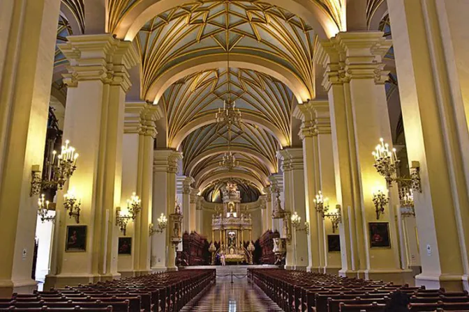 Congresista pide al presidente de Perú aprobar protocolo para reabrir iglesias