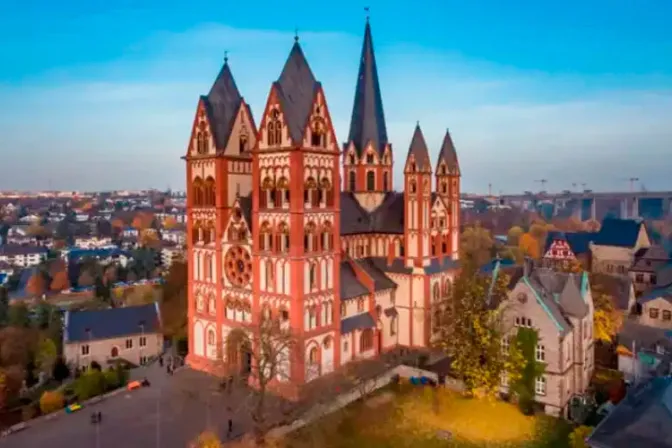 Sacerdote pide orar por la Iglesia en Alemania para que no adopte doctrinas del mundo