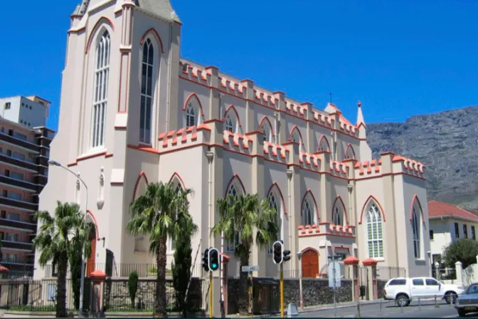 Recuperan artículos robados de la catedral más antigua de Sudáfrica