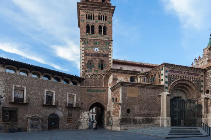 Iglesia en España toma acciones tras denuncia contra sacerdote por tocamientos indebidos