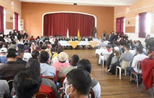 Firma de acuerdo entre el Gobierno de Ecuador y lu00edderes del movimiento indu00edgena. Cru00e9dito: Ministerio de Gobierno de Ecuador. 