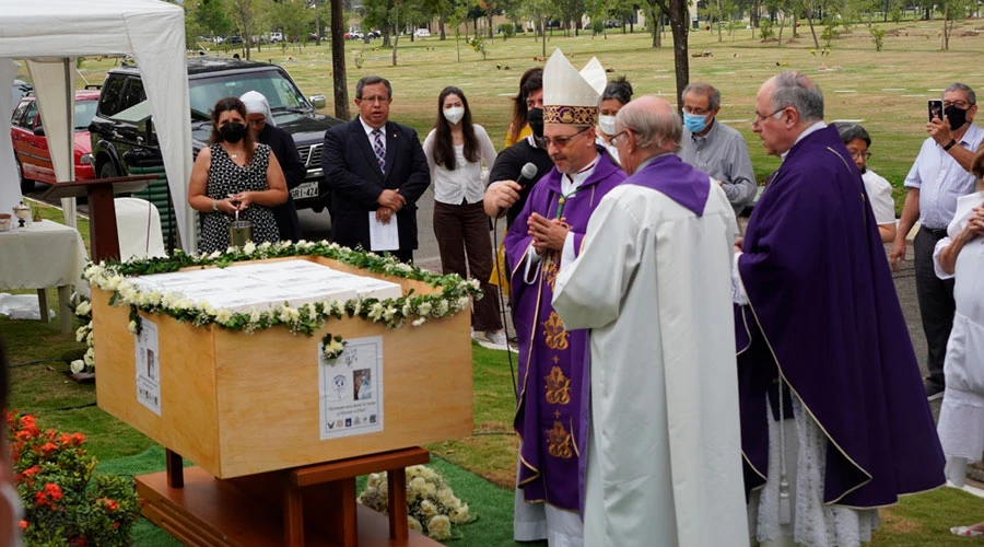 Ceremonia de sepultura de niu00f1os no nacidos en Ecuador. Cru00e9dito: Movimiento Mariano Fundaciu00f3n Armada Blanca?w=200&h=150