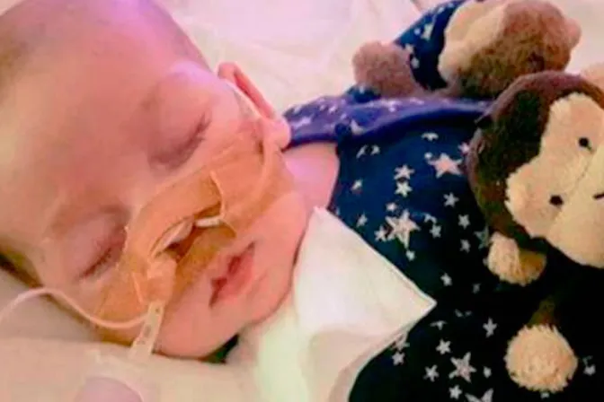 Giro inesperado en caso Charlie Gard: Hospital inglés pide nueva audiencia a Alto Tribunal