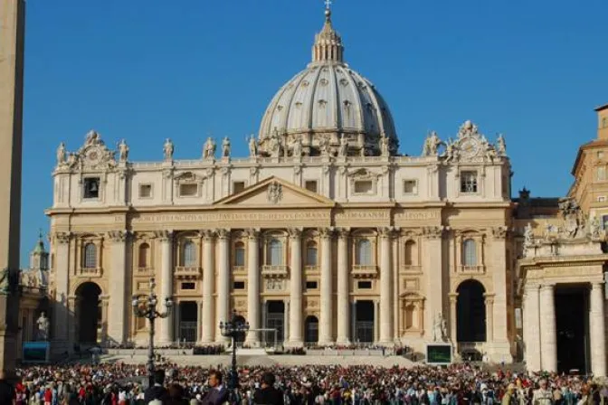 El Papa aprueba estatutos “ad experimentum” de comisión para protección de menores