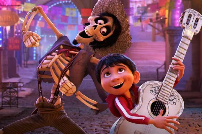 Por el Día de los Muertos, “Coco” vuelve a cines de México: ¿Vale la pena verla?