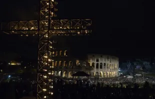 Vía Crucis en el Coliseo romano. Foto: Vatican Media 