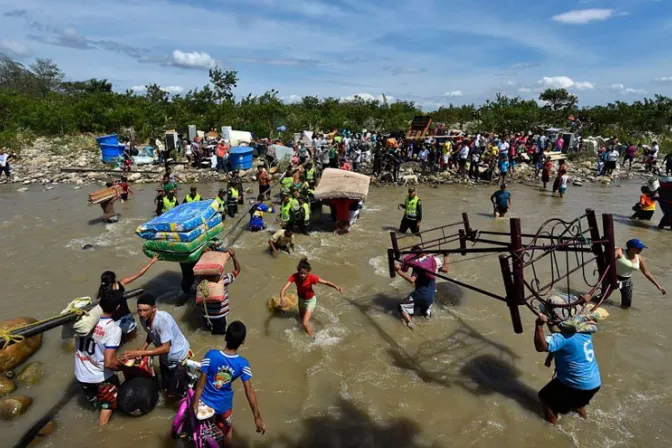 Obispos de Colombia y Venezuela: Urge encuentro de presidentes ante drama de deportados