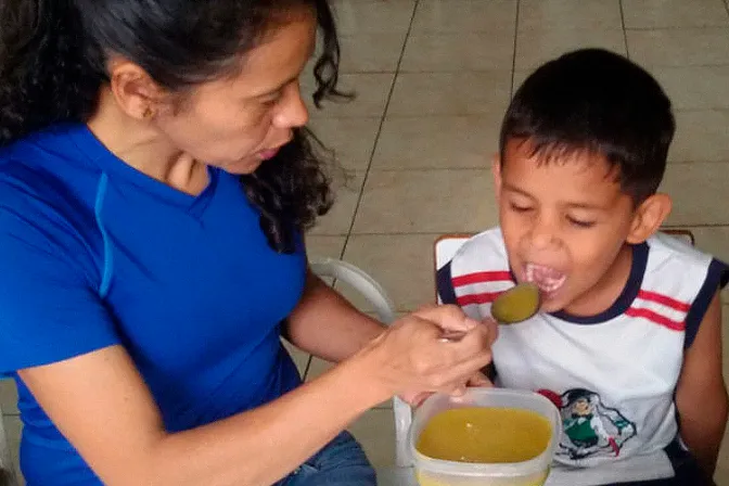 Hermanas Compasionistas atienden a más de 100 niños en comedor popular en Caracas