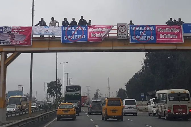 1480 carteles recuerdan que “está prohibido rendirse” ante ideología de género en Perú