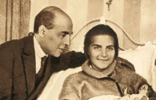 La Beata Conchita Barrecheguren junto a su padre. Crédito: Arzobispado de Granada 