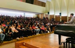 Conferencia de Agustín Laje y Nicolás Márquez en sede de la Arquidiócesis de México, el 13 de junio. Crédito: Twitter / @AgustinLaje. 