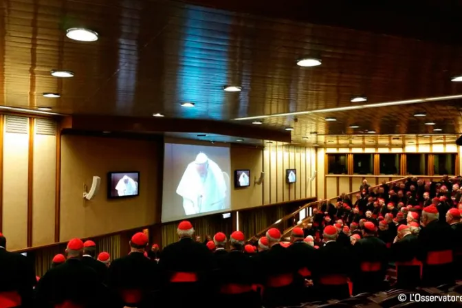 Cardenales analizan posible unificación de dicasterios para reformar Curia del Vaticano