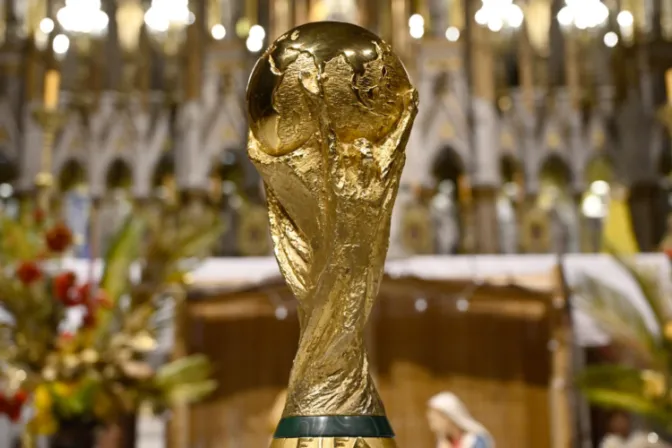 Argentina pone la Copa del Mundo a los pies de la Virgen de Luján