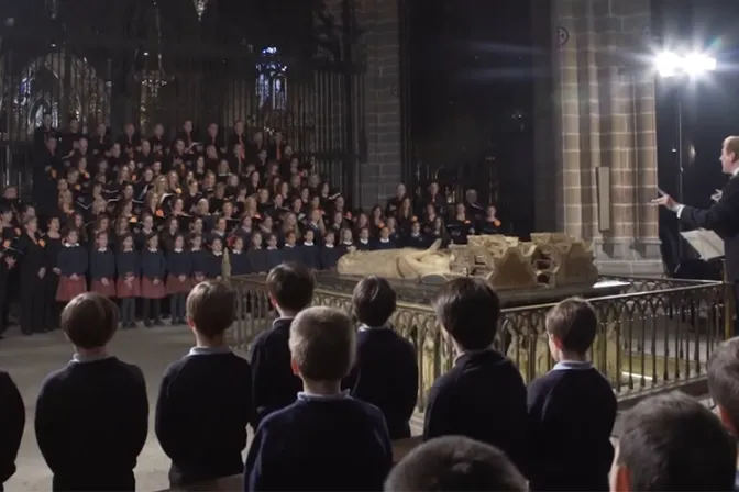 VIDEO: 500 voces ofrecen un hermoso canto al Papa Francisco por su cumpleaños