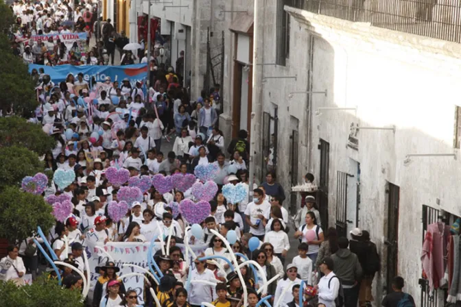 Más de 100 mil personas salieron a las calles en defensa de la vida y la familia en Perú