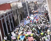 El Corso por la Vida del 26 de marzo por las calles de Arequipa (Perú)