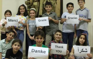 Niños cristianos en Siria agradecen la ayuda de ACN. Crédito: Aid to the Church in Need. 
