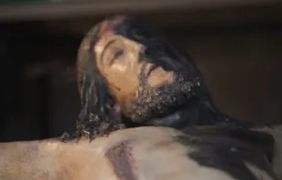 Imagen del Cristo de Lepanto durante su restauración. Crédito: Catedral de Barcelona 