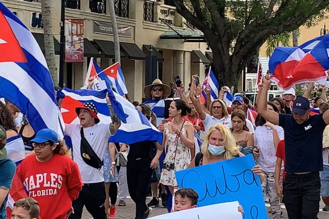 Cuba: Religiosos ofrecen compañía espiritual y psicológica a familiares de detenidos