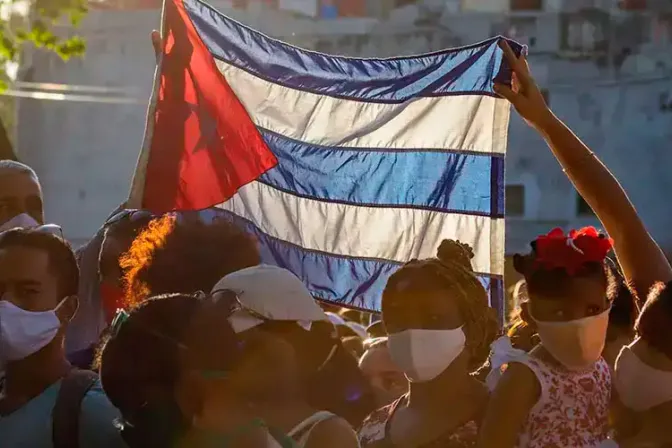 Sacerdote afirma que sólo la Iglesia está en condiciones de proponer la transición en Cuba