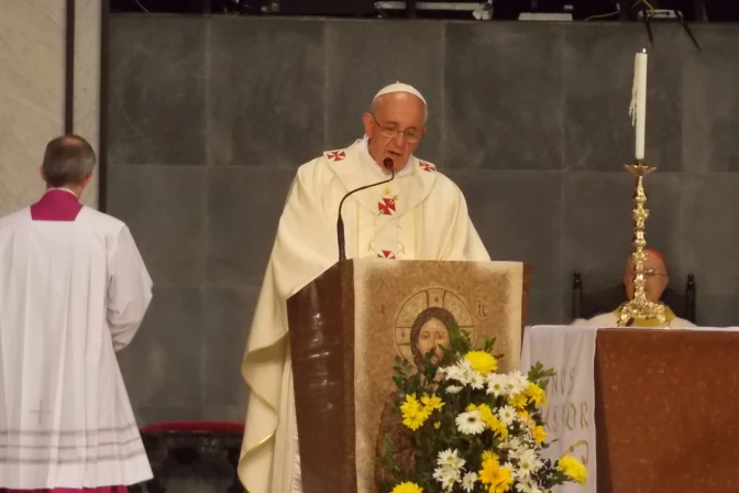 "Empujen" a los jóvenes para que salgan, pide el Papa a Obispos y sacerdotes