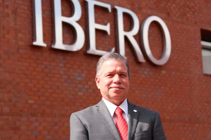 Sacerdote jesuita rector de la IBERO defiende agenda gay en México