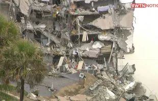 Colapso parcial de un condominio de 12 pisos en Miami. Créditos: EWTN Noticias 