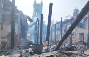 La iglesia de Nuestra Señora de la Asunción (Myanmar) completamente destruida. Crédito: Facebook de People's Defense Comrade 