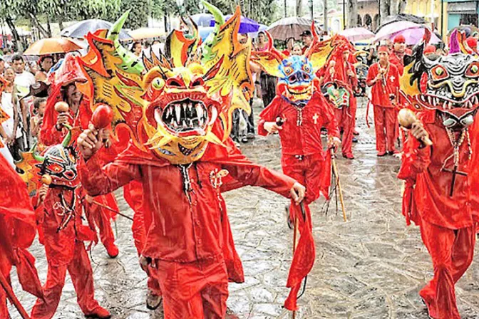 Los “diablos danzantes” de Yare: Una tradición de siglos en Corpus Christi