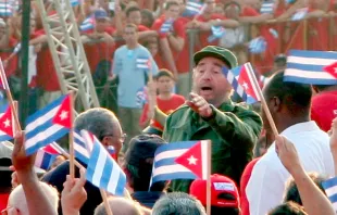 Fidel Castro en mitin con el pueblo cubano, el 1 de mayo de 2005 / Crédito: Licencia de documentación libre de GNU 
