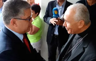 El ministro Elías Jaua es recibido por el Presidente de la CEV, Mons. Diego Padrón / Foto: Guardián Católico 