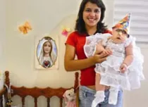 Dirlene Ferreira y su hermana Marcela de Jesús, la brasileña con anencefalia que conmovió al mundo