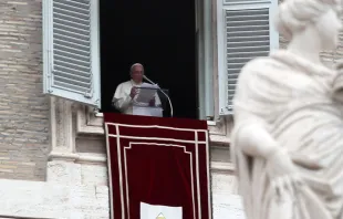 El Papa durante el Regina Coeli. Foto: ACI Prensa 
