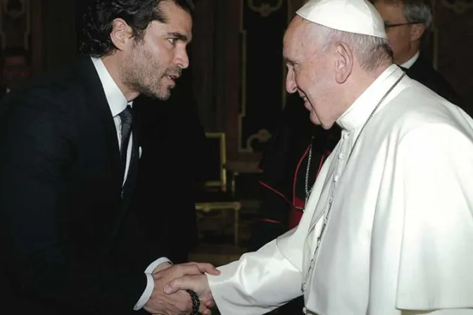 Eduardo Verástegui se reúne con el Papa Francisco y pide oraciones por nueva película