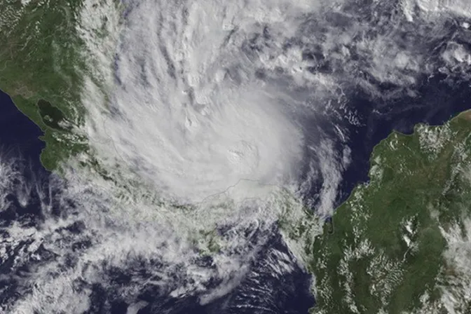 Oraciones por Centroamérica: Huracán Otto deja varios muertos e innumerables destrozos 