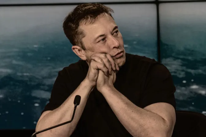 Elon Musk publica imagen blasfema en Twitter