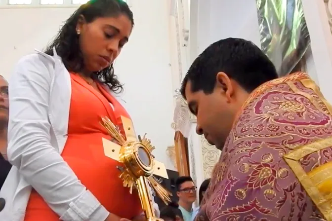 Más de 250 madres embarazadas fueron bendecidas con el Santísimo Sacramento FOTOS Y VÍDEOS
