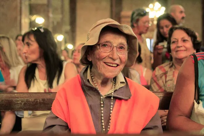 Abuela de 91 años que caminó 1200 kilómetros fue recibida por multitud en Santuario de Luján