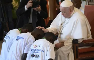 Encuentro del Papa con las víctimas del Este de la República Democrática del Congo. Crédito: Vatican Media 