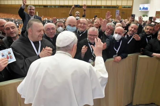 Esto pidió el Papa a quienes realizan el ministerio que "más guarda en el corazón”