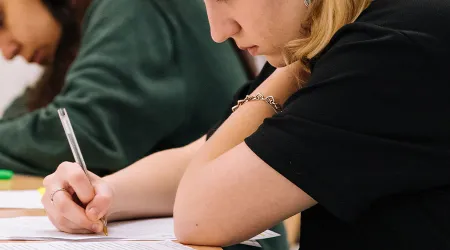 Profesores alertan que hay una intimidaciu00f3n contra alumnos catu00f3licos practicantes