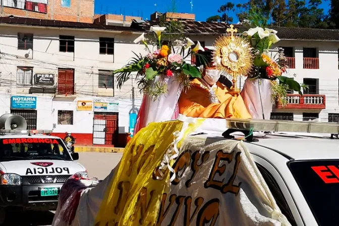 Jesús Eucaristía recorrió calles de andes peruanos para llevar esperanza ante coronavirus