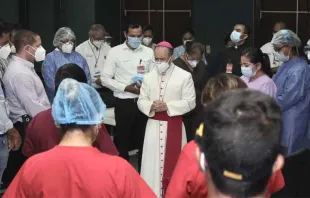 Mons. Eugenio Lira Rugarcía visita Hospital General de Reynosa. Crédito: Twitter / @MonsLira. 