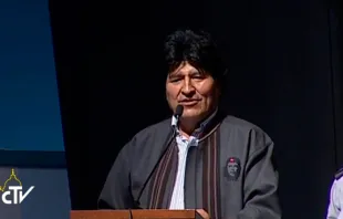 Evo Morales usa una chaqueta del Ché en el encuentro del Papa con los movimientos populares en Santa Cruz. Captura Youtube 