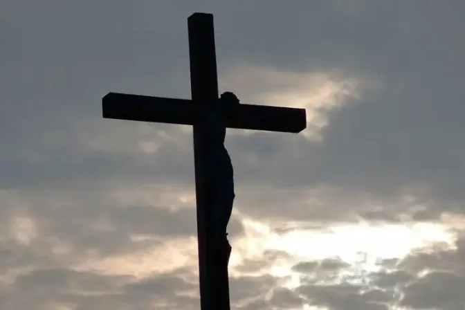 Arzobispado alerta sobre actividad de sacerdote expulsado del estado clerical