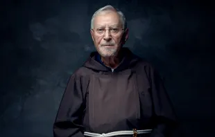 El franciscano Fr. Marciano Morra interviene en la película "Purgatorio". Crédito: Bosco Films 
