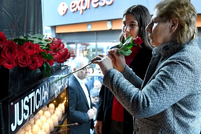 Conmemoran 25 años del terrible atentado a la AMIA en Argentina