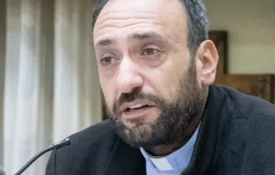 El P. Fadi Najjar, sacerdote sirio. Crédito: AVAN. 
