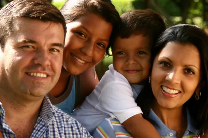 Ni conservadora ni progresista, ¡la familia es la familia!, exclama Papa Francisco