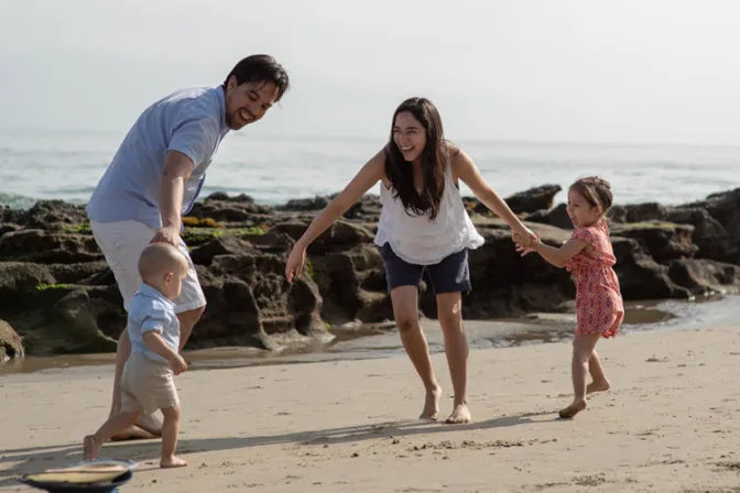 La familia es el futuro de la humanidad y se sustenta en Dios, afirma Obispo